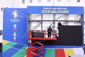 Die Fan Zone wird im EURO-Layout und dem "Düsseldorf"-Schriftzug gebrandet. Foto David Young