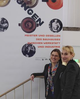 Bereits vor der offiziellen Eröffnung gaben Museumsleiterin Dr. Daniela Antonin (rechts) und die Kuratorin der Ausstellung Dr. Christina Kallieris (links) am Freitag, 15. Februar, einen ersten Einblick in die Schau. Foto: Wilfried Meyer