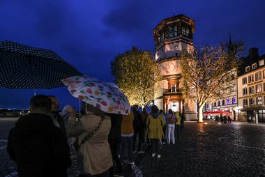 Über 24.000 Gäste erkundeten zwischen 19 und 2 Uhr morgens die teilnehmenden Häuser und Locations der Nach der Museen 2024 in Düsseldorf. Foto: Zanin