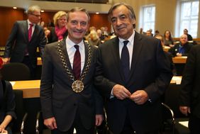 Verleihung des Heine-Preises 2018: Oberbürgermeister Thomas Geisel und Preisträger Prof. Dr. Leoluca Orlando, Bürgermeister von Palermo (v. l.)