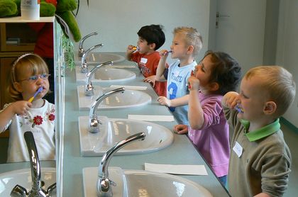 Zähneputzende Kinder ©Gesundheitsamt Düsseldorf