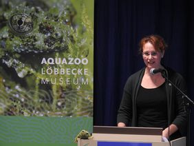 Projektleiterin und stellvertretende Direktorin des Aquazoo, Sandra Honigs, bei ihrer Dankesrede