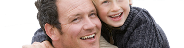 Father and son at beach smiling (Vater und Sohn lächelnd am Strand) © Monkey Business - Fotolia