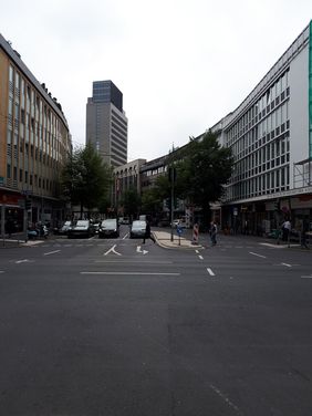 Im Zuge des EKISO-Projektes wird auf der Friedrich-Ebert-Straße und der Steinstraße ein beidseitiger Radfahrstreifen angelegt. Er ist Teil des Radhauptnetzes. Foto: Landeshauptstadt Düsseldorf, Amt für Verkehrsmanagement.