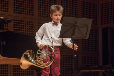 Foto eines jungen Hornisten