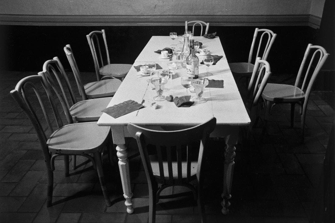 Restaurant, Arles, 1984 © Eva Rubinstein und Courtesy: Galerie Clara Maria Sels