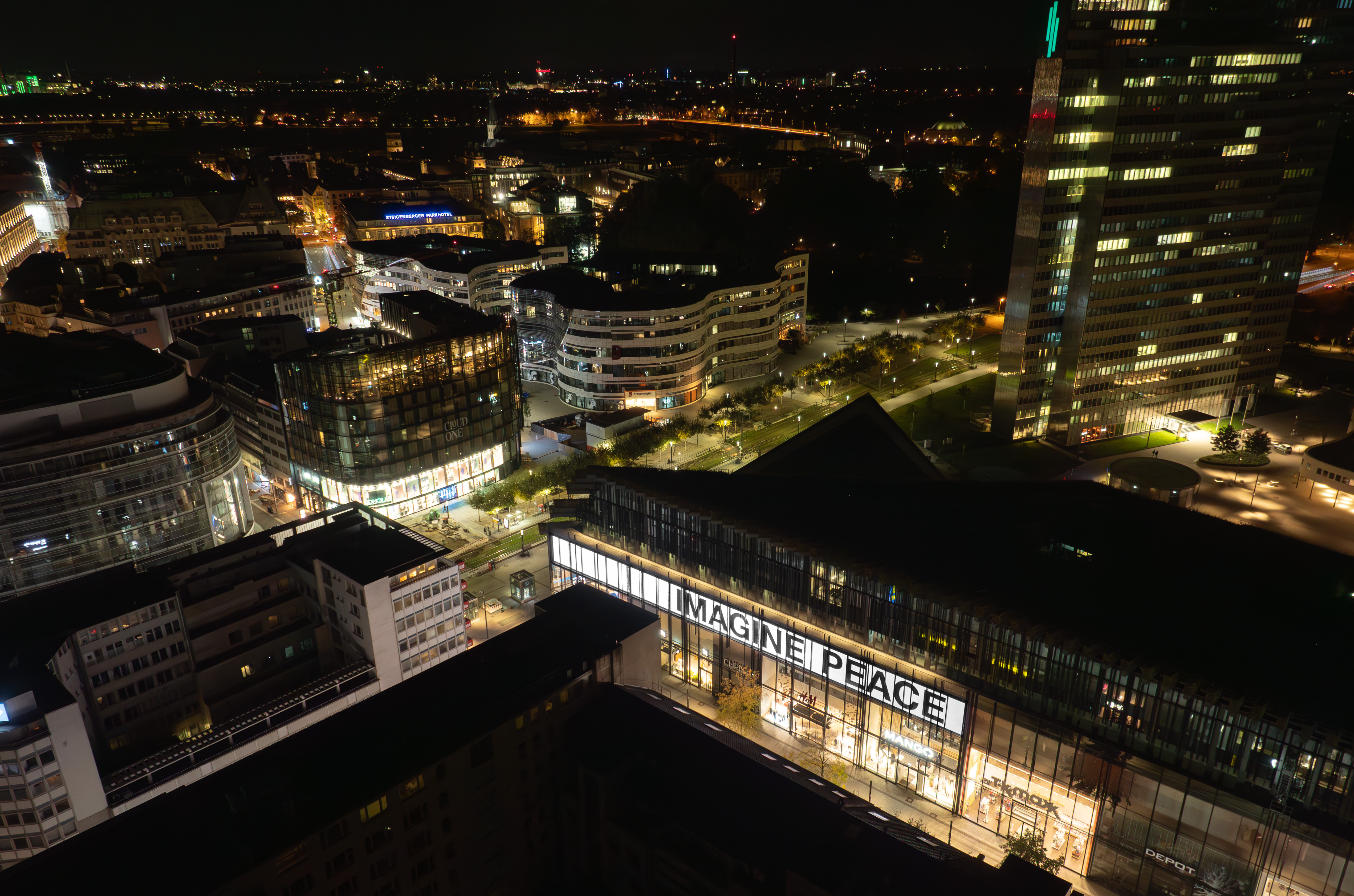 Take a bow, Kö-Bogen II, Düsseldorf, © Till Bödeker