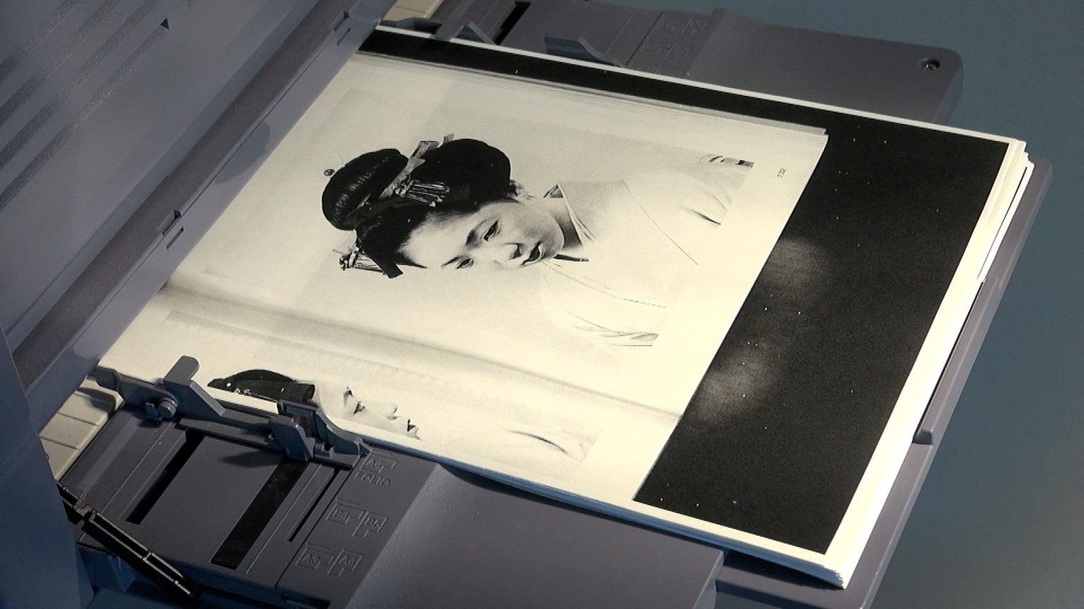 Abb. Katja Stuke & Oliver Sieber, Fax from the Library, 2016, HD-Video, Loop, 13:18, stereo (videostill) © die Künstler