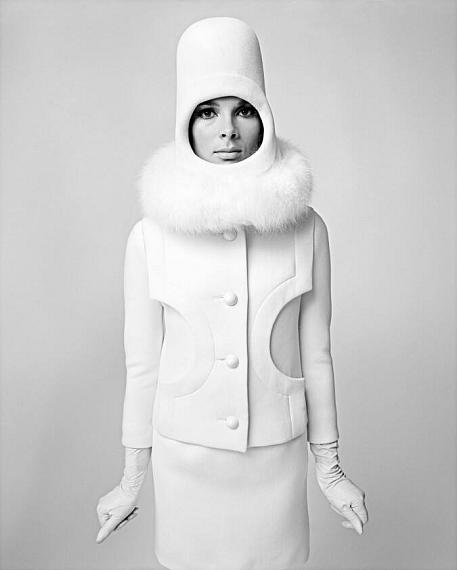 F.C. Gundlach, "Sputnik Girl", Space Age Look von Pierre Cardin, Paris 1966 © F.C. Gundlach / Stiftung F.C. Gundlach