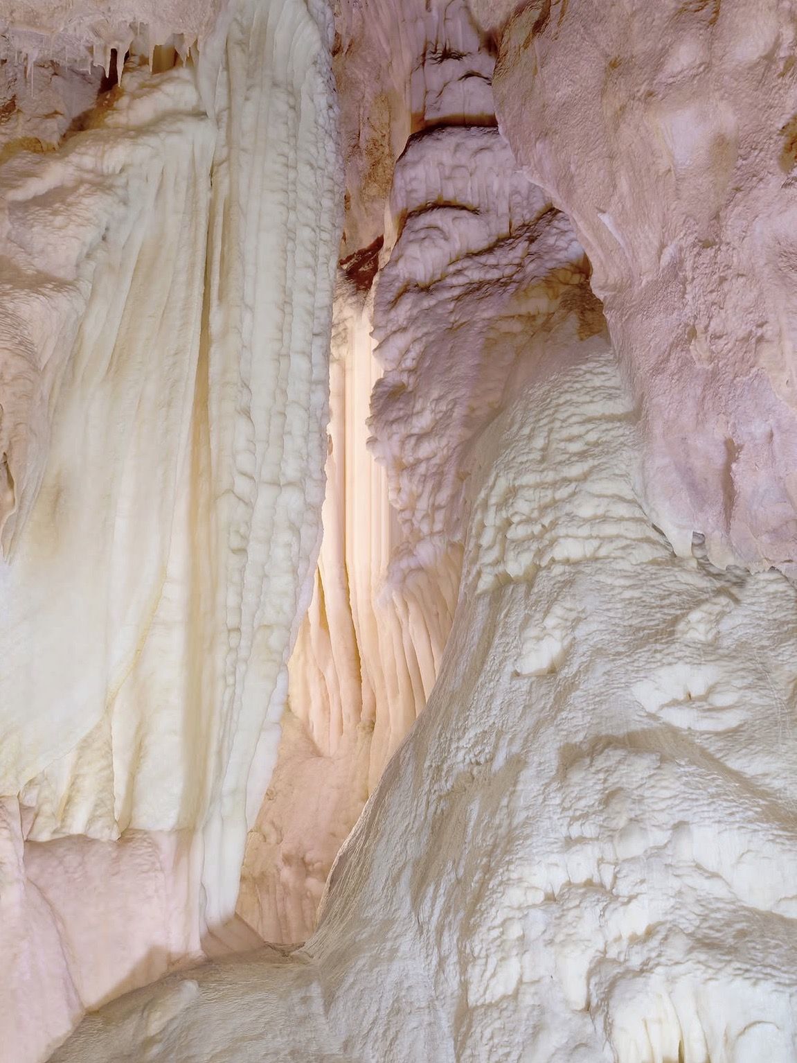 Candy Cave, 2019, 179 x 132 cm, edition 6 © Ralf Brueck