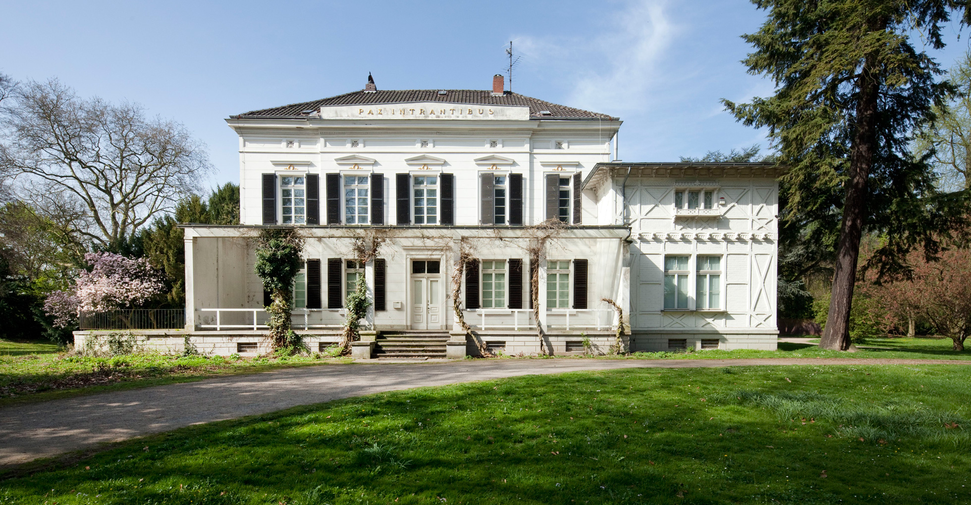 Die klassizistische Villa Lantz