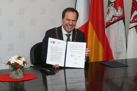 Die Unterzeichnung des Kooperationsvertrags mit Toulouse war für Düsseldorf die erste virtuelle Unterzeichnung eines Kooperationsvertrags auf internationaler Ebene. Foto: David Young