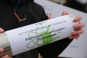 Detailaufnahme der Zeitkapsel, die mit in den Grundstein des neuen Gebäudes gegeben wurde. Foto: Ingo Lammert