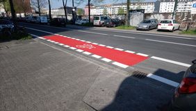 Foto von neuem Radfahrstreifen auf der Worringer Straße