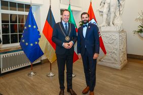 Oberbürgermeister Dr. Stephan Keller (l.) mit Doyen Jakub Jan Wawrzyniak beim Empfang des Konsularischen Korps im Jan-Wellem-Saal des Rathauses, Foto: Zanin.