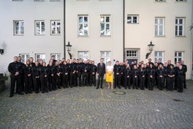 Oberbürgermeister Dr. Stephan Keller und Ordnungsdezernentin Britta Zur begrüßten die neuen Dienstkräfte im Rathaus. Foto: Michael Gstettenbauer