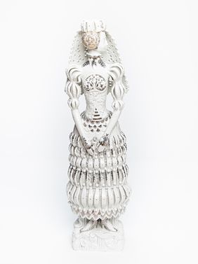 Elsa aus der Märchenparabel "Der Drache"; Form: Peter Strang, 1967; Dekor: Prof. Heinz Werner; Ausformung: Meissen, 1967; Meissen Porzellan-Stiftung; Foto: Daniel Bahrmann