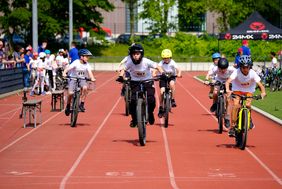 125 Kinder waren angemeldet und nahmen mit viel Spaß und Elan am Kinderradwettbewerb Petit Départ am Samstag, 7. Mai, auf der Bezirkssportanlage in Oberkassel teil. Foto: Uwe Schaffmeister