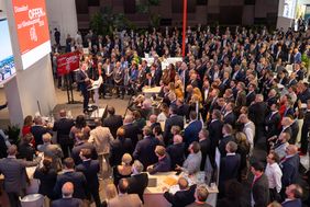 Oberbürgermeister Dr. Stephan Keller bei seiner Präsentation "Düsseldorf. OFFENsiv. Jetzt die Zukunft planen" am zweiten Messetag, 5. Oktober, auf der Immobilienmesse Expo Real in München; Foto: Gongoll