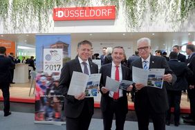 Oberbürgermeister Geisel (Mitte) mit Hans-Jürgen Petrauschke (Landrat Rhein-Kreis Neuss) und Thomas Hendele (Landrat Kreis Mettmann), ©Landeshauptstadt Düsseldorf/Michael Gstettenbauer