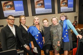 (V. l.) Frank Brandes (DJK TuSA 06); Melanie Dornbusch (DJK TuSA 06), Elisabeth Wilfart, Gleichstellungsbeauftragte, Ute Groth (DJK TuSA 06), Prof. Dr. Brigitte Grass, Präsidentin der Hochschule, und Bürgermeisterin Klaudia Zepuntke; Foto: Melanie Zanin