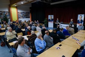 Der OB-Dialog in Hamm sorgte für großes Interesse, so dass man in die Hulda-Pankok-Gesamtschule ins benachbarte Bilk auswich.