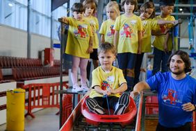 Im Arena-Sportpark ist das mittlerweile neunte Kita-Bewegungscamp mit 1.055  Kindergartenkindern gestartet, © Landeshauptstadt Düsseldorf/Michael Gstettenbauer
