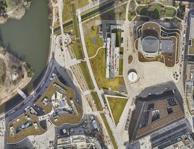 Das neue Luftbild 2023 steht in Düsseldorf Maps bereit - im Bildausschnitt zu sehen ist der Kö-Bogen.
