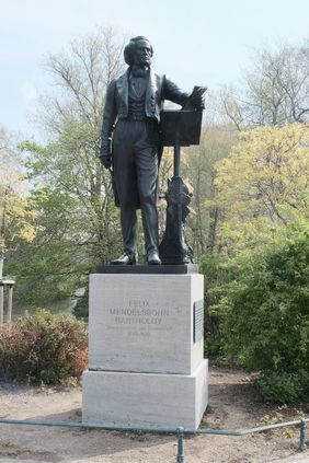 Das Mendelssohn-Bartholdy-Denkmal; Foto: Michael Gstettenbauer 