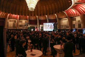 Rund 250 Gäste - darunter viele Repräsentanten japanischer Unternehmen sowie Institutionen aus Düsseldorf und Nordrhein-Westfalen - folgten der Einladung von Landeshauptstadt und NRW.INVEST. Foto: Melanie Zanin