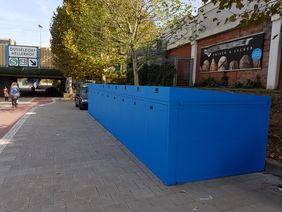 Die Anlage von Abstellmöglichkeiten für Fahrräder ist ein wichtiges Instrument der Fahrradförderung in Düsseldorf - hier ein Bild der zehn neuen Fahrradboxen am S-Bahnhof Hellerhof. Foto: Landeshauptstadt Düsseldorf, Amt für Verkehrsmanagement