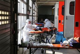 An der Feuerwache Umweltschutz und technischer Dienst an der Posener Straße können 24 Stunden am Tag Einsatzfahrzeuge fachgerecht desinfiziert werden. Fotos: Lammert