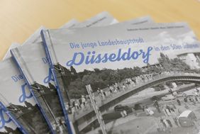 Bücherstapel 'Düsseldorf in den 50er Jahren. Die junge Landeshauptstadt'