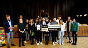 Mit der Joseph-Beuys-Gesamtschule hat sich eine weitere Düsseldorfer Schule dem Netzwerk gegen Diskriminierung und Ausgrenzung angeschlossen., ©Christel Müller-Spandick
