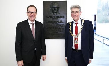 Oberbürgermeister Dr. Stephan Keller (l.) hat seinen britischen Amtskollegen Tony Page aus Reading am Donnerstag, 1. Februar, im Rathaus empfangen. Foto: David Young
