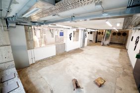 Schwebende Fallschirme, eine Installation, überdimensionale Eisschollen und fantastische Bildwelten locken in den imposanten Bilker Bunker, Foto: David Young