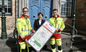 Vorstellung der App "Region der Lebensretter" mit Dr. Judith Joos, Geschäftsführerin der "Region der Lebensretter e. V.", Kalle Heitkötter (l.) und Andreas Becht, Ärztliche Leiter des Rettungsdienstes, am Dienstag, 2. September 2025.