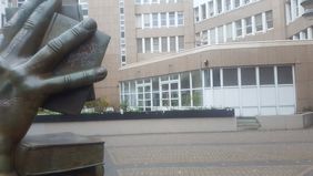 Die Anlauf- und Beratungsstelle für Migrantinnen und Migranten "Atrium" am Bertha-von-Suttner-Platz 1-3