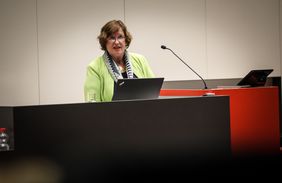 Prof. Dr. Ute Klammer hielt einen Vortrag mit dem Titel "Rückenwind, Gegenwind oder Flaute? Der Beitrag der Europäischen Union zur Gleichstellung der Geschlechter"; Foto: Melanie Zanin