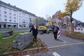 Foto vom Ludwig-Hammers-Platz mit Mobilitätsdezernet Jochen Kral und Florian Reeh, Leiter des Amtes für Verkehrsmanagement