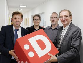 Stellten die Evaluierung der Düsseldorfer Familienzentren vor (v.l.): Stadtdirektor Burkhard Hintzsche, Ina Borggreve und Thomas Klein von der Jugendhilfeplanung sowie Jugendamtsleiter Johannes Horn