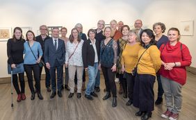 Die Urban Sketchers mit Oberbürgermeister Thomas Geisel (4.v.l.), Foto: Uwe Schaffmeister.