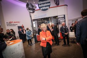 Dr. Annette Fimpeler, Leiterin des SchifffahrtMuseum, stellte die neue Sonderausstellung "Vor Anker" im Schlossturm vor. Foto: Zanin