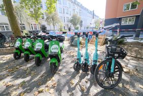 Die im Herzen von Unterbilk gelegene Mobilitätsstation am Friedensplätzchen ist die erste öffentlich nutzbare in einem Wohnquartier. Sie bündelt vielfältige Mobilitätsangebote. Foto: Michael Gstettenbauer
