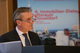 Oberbürgermeister Thomas Geisel begrüßte Immobilienbranche, Wissenschaft, Politik und Verwaltung am Donnerstag, 21. November, zum 4. Immobiliendialog Wirtschaftsraum Düsseldorf im Rathaus. Foto: David Young