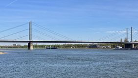 Das Archivbild zeigt die bestehende Theodor-Heuss-Brücke. Sie soll gemäß Beschluss des Stadtrates durch einen Neubau ersetzt werden. Foto: Amt für Brücken-, Tunnel- und Stadtbahnbau