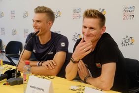 Die Radsportstars Marcel Kittel und André Greipel bei der großen Kinder-Pressekonferenz. Foto: Michael Gstettenbauer