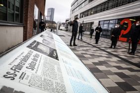 Der Gedenkgang begann am Erinnerungsort Alter Schlachthof an der Hochschule Düsseldorf; Foto: Melanie Zanin