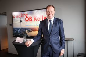 Am 2. November 2022 war Oberbürgermeister Dr. Stephan Keller genau zwei Jahre im Amt. Im Rahmen einer Pressekonferenz hat er am 7. November 2022 auf das laufende Jahr zurückgeblickt und einen Ausblick für das Jahr 2023 präsentiert. Fotos: Zanin