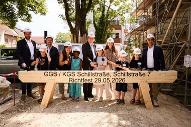Im Beisein von OB Dr. Keller fand am Freitag, 29. Mai 2026, das Richtfest für zwei Schulgebäude sowie eine Einfeld-Sporthalle für die GGS Selma-Lagerlöf und die KGS Hermann-Gmeiner statt, Foto: Landeshauptstadt Düsseldorf/Lasse Rotthoff